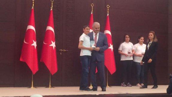 Muhammed KURU ödülünü Başbakan Binali Yıldırım´dan aldı