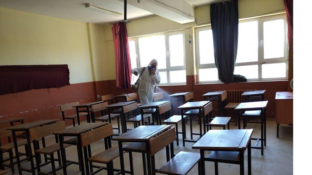 20 Haziran Cumartesi günü yapılacak olan Liselere Geçiş Sınavı (LGS) öncesinde sınav merkezi okullarımız dezenfekte edildi