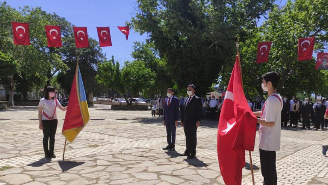19 Mayıs Atatürk'ü Anma,Gençlik ve Spor Bayramı'nın , 102.yılını Kutlama Programı ve Çelenk Sunma Töreni Kiraz Şehit Birol Uysal Parkı'nda gerçekleştirildi.